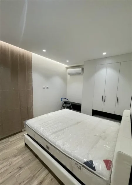 Tirane, jepet me qera apartament 2+1 Kati 8, 95 m² 600 € (univers city)