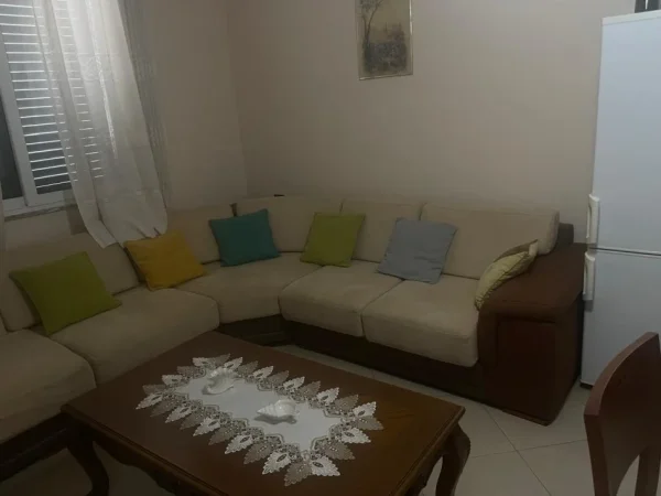 Durres, jepet me qera apartament 2+1+Aneks+Ballkon Kati 3, 90 m² 300 € (Muzeum)