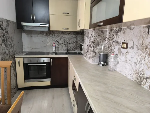 Tirane, jepet me qera apartament +1 Kati 4, 350 € (Teodor keko)