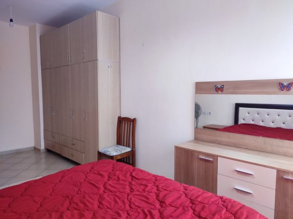 Tirane, jepet me qera apartament 1+1 Kati 4, 350 € (Teodor keko)