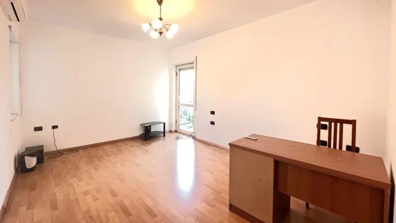 Tirane, jepet me qera ambjent biznesi Kati 4, 150 m² 1.350 € (Ambasada Amerikane)