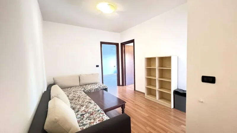 Tirane, jepet me qera ambjent biznesi Kati 4, 150 m² 1.350 € (Ambasada Amerikane)