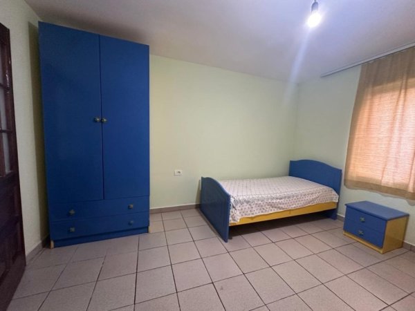 Tirane, jepet me qera apartament 1+1+Aneks+Ballkon Kati 0, 70 m² 300 € (Rruga “Bajram Allaraj”)