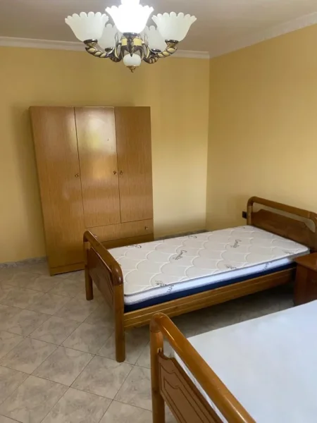 Tirane, Jepet me qera apartament 2+1 NE XHAMLLIK) , 90 m² 450 € (RRUGËN FERIT XHAJKO NE XHAMLLIK)