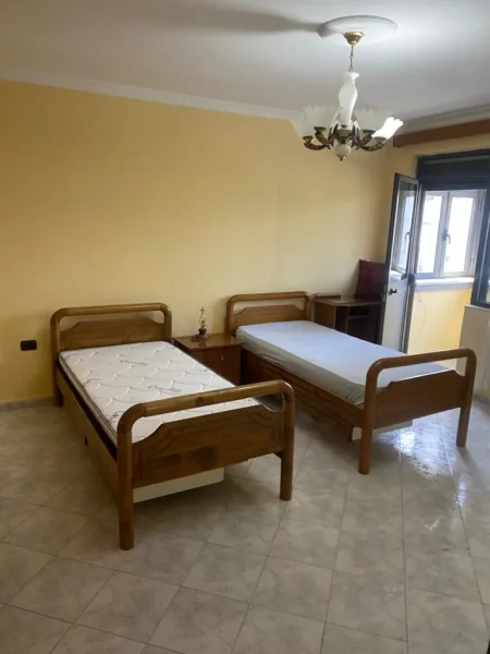 Tirane, Jepet me qera apartament 2+1 NE XHAMLLIK) , 90 m² 450 € (RRUGËN FERIT XHAJKO NE XHAMLLIK)