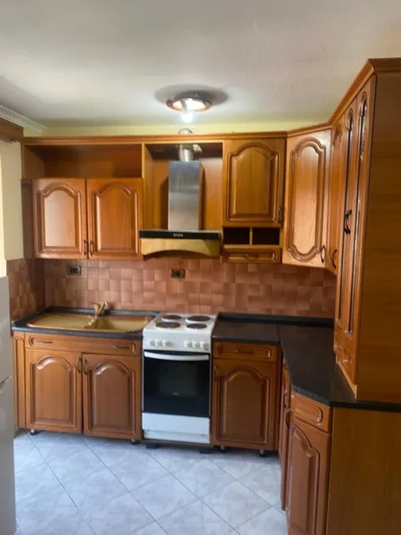 Tirane, Jepet me qera apartament 2+1 NE XHAMLLIK) , 90 m² 450 € (RRUGËN FERIT XHAJKO NE XHAMLLIK)