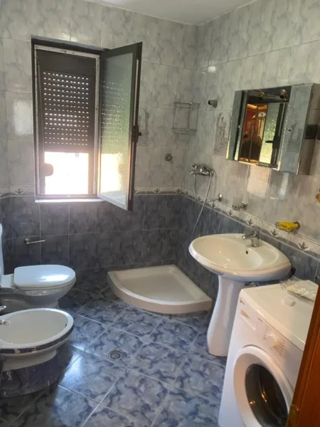 Tirane, Jepet me qera apartament 2+1 NE XHAMLLIK) , 90 m² 450 € (RRUGËN FERIT XHAJKO NE XHAMLLIK)