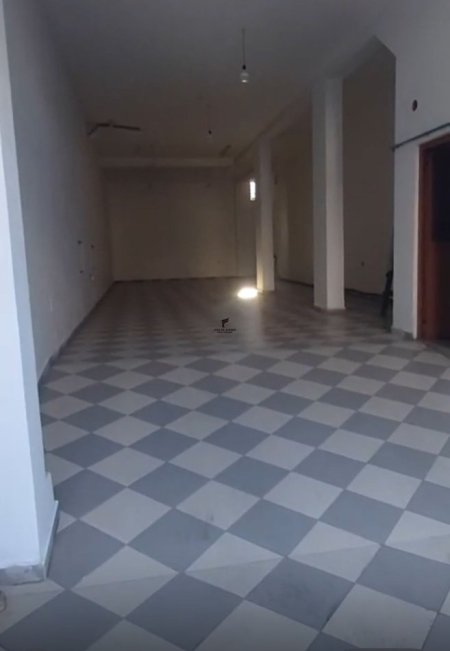 Tirane, jepet me qera magazine Kati 0, 120 m² 450 € (SHKOZE)