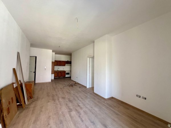 Tirane, shitet apartament 2+1+Ballkon Kati 1, 101 m² 161.500 € (Ish Fusha e Aviacionit)