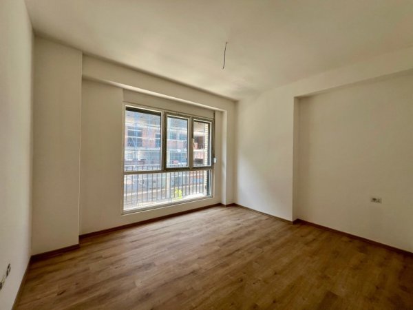Tirane, shitet apartament 2+1+Ballkon Kati 1, 101 m² 161.500 € (Ish Fusha e Aviacionit)