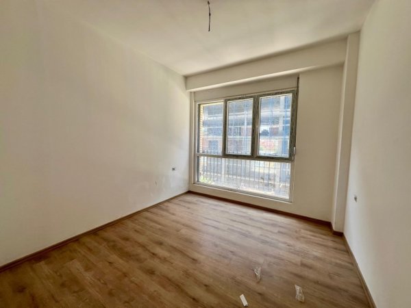 Tirane, shitet apartament 2+1+Ballkon Kati 1, 101 m² 161.500 € (Ish Fusha e Aviacionit)
