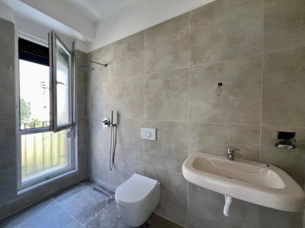 Tirane, shitet apartament 2+1+Ballkon Kati 1, 101 m² 161.500 € (Ish Fusha e Aviacionit)