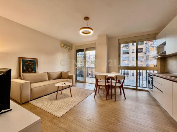 Tirane, jepet me qera apartament 1+1 Kati 5, 75 m² 750 € (Rruga e Kavajes)