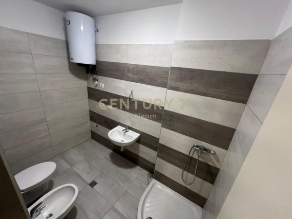 Tirane, jepet me qera ambjent biznesi Kati 1, 75 m² 750 € (Delijorgji)