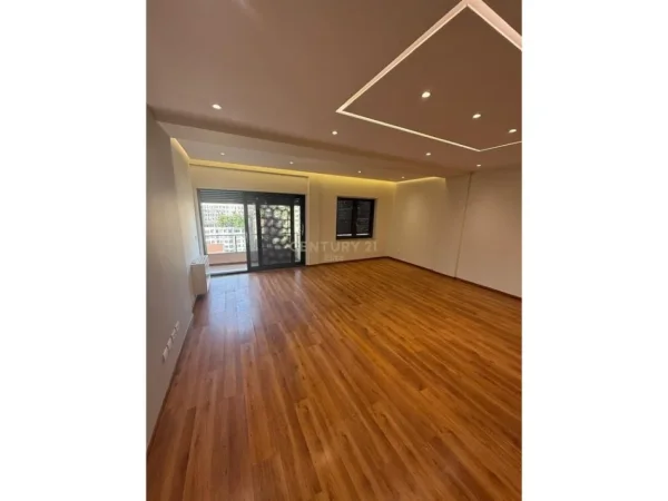 Tirane, jepet me qera ambjent biznesi Kati 7, 147 m² 1.700 € (Ring Centre)