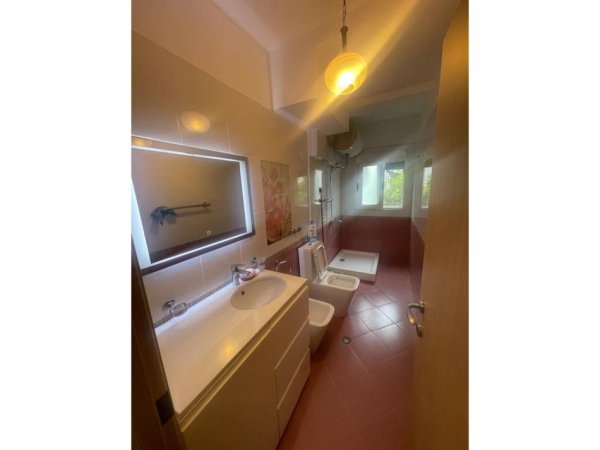 Tirane, jepet me qera apartament 2+1 Kati 3, 74 m² 550 € (Rruga e Elbasanit)