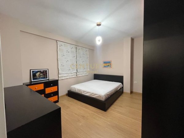 Tirane, jepet me qera apartament duplex 1+1+Ballkon , 132 m² 890 € (Rruga e Dibres)