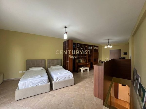 Tirane, jepet me qera apartament duplex 1+1+Ballkon , 132 m² 890 € (Rruga e Dibres)
