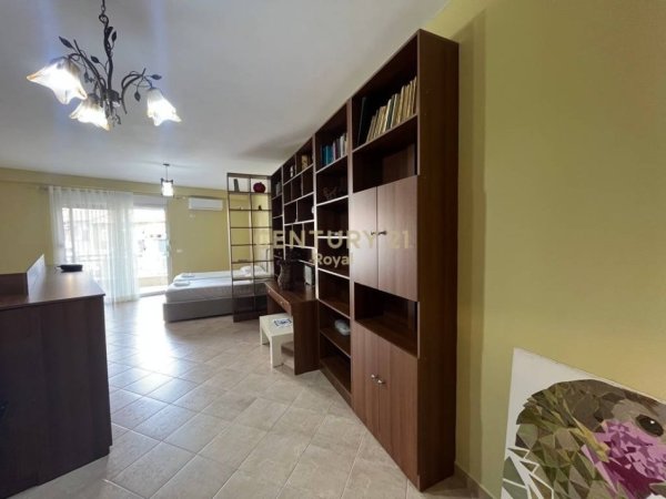 Tirane, jepet me qera apartament duplex 1+1+Ballkon , 132 m² 890 € (Rruga e Dibres)