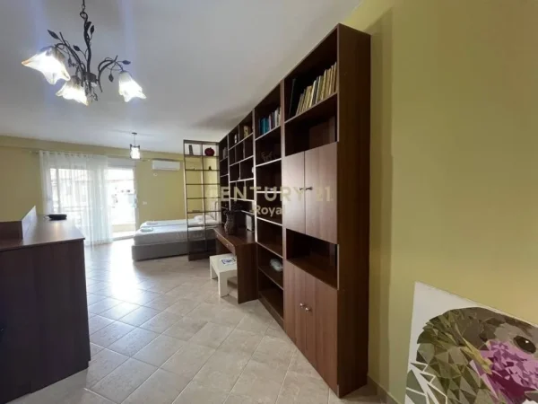 Tirane, jepet me qera apartament duplex 1+1+Ballkon , 132 m² 890 € (Rruga e Dibres)