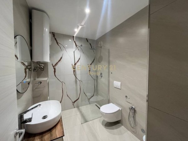 Tirane, jepet me qera apartament duplex 1+1+Ballkon , 132 m² 890 € (Rruga e Dibres)