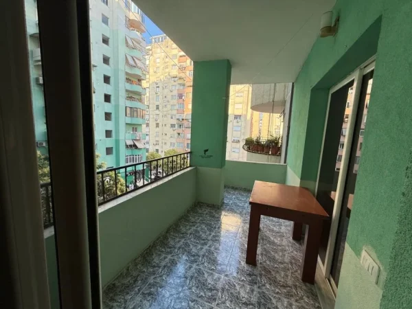 Tirane, shitet apartament 3+1+Ballkon Kati 3, 120 m² 270.000 € (KOMUNA E PARISIT)