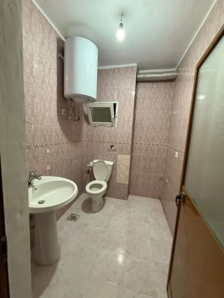 Tirane, shitet apartament 3+1+Ballkon Kati 3, 120 m² 270.000 € (KOMUNA E PARISIT)