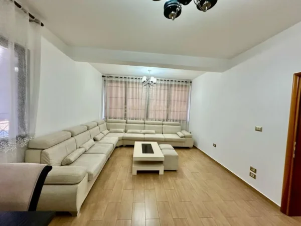 Tirane, jepet me qera apartament 2+1 Kati 1, 100 m² 600 € (Kompleksi Grande)