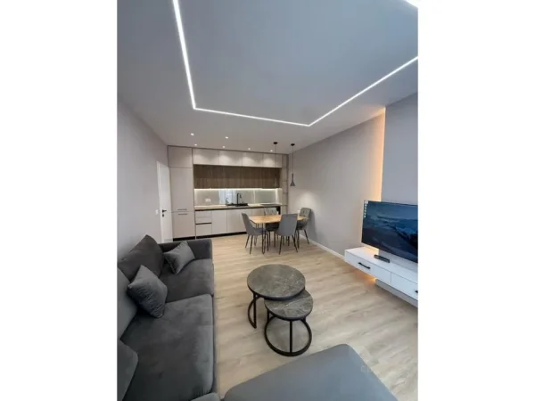 Tirane, jepet me qera apartament 1+1+Ballkon Kati 8, 90 m² 500 € (Yzberisht)