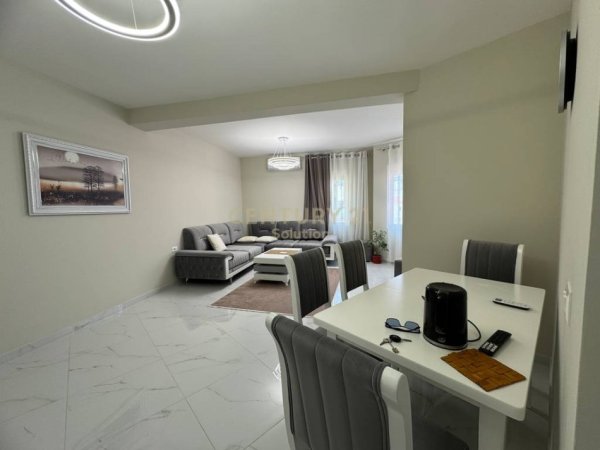 Tirane, jepet me qera apartament 1+1 Kati 6, 100 m² 650 € (Prokuroria)