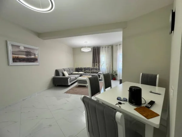 Tirane, jepet me qera apartament 1+1 Kati 6, 100 m² 650 € (Prokuroria)
