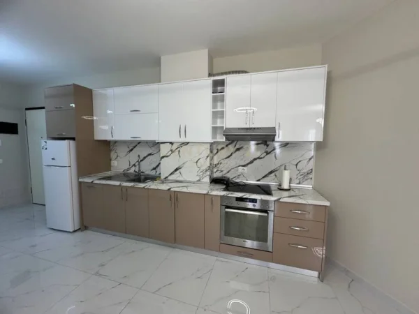 Tirane, jepet me qera apartament 1+1 Kati 6, 100 m² 650 € (Prokuroria)