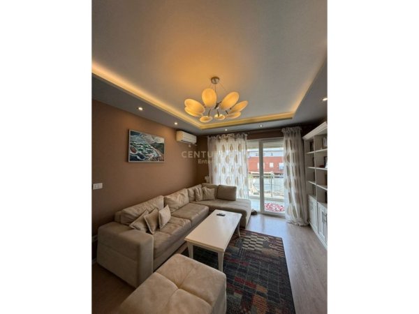 Tirane, jepet me qera apartament 2+1 Kati 6, 94 m² 650 € (Ali Dem)