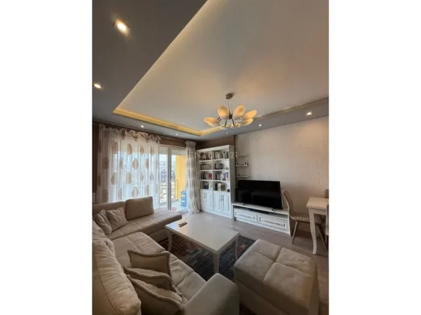 Tirane, jepet me qera apartament 2+1 Kati 6, 94 m² 650 € (Ali Dem)