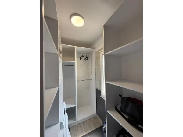 Tirane, jepet me qera apartament 2+1 Kati 6, 94 m² 650 € (Ali Dem)