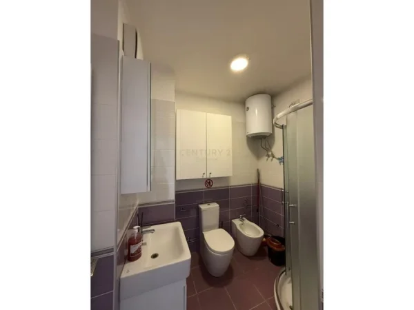 Tirane, jepet me qera apartament 2+1 Kati 6, 94 m² 650 € (Ali Dem)