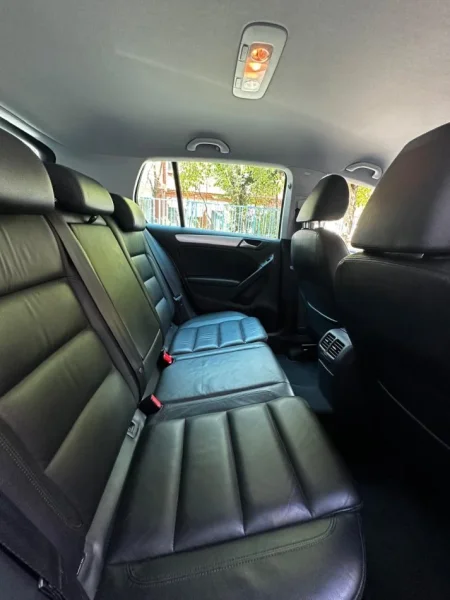 Tirane, shes makine Golf Vl Benzin, gri metalizato automatik Klima 240 km 5.000 €