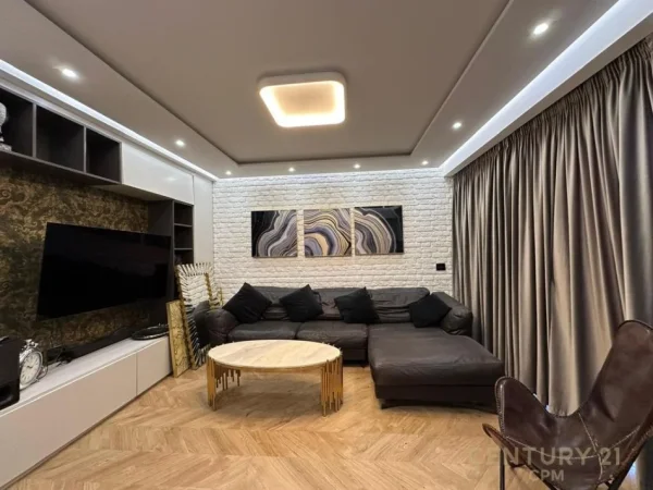 Tirane, jepet me qera apartament 1+1 Kati 5, 81 m² 850 € (Qender)