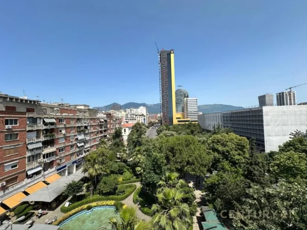 Tirane, jepet me qera apartament 1+1 Kati 5, 81 m² 850 € (Qender)