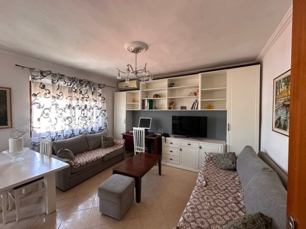 Tirane, jepet me qera apartament 1+1 Kati 5, 450 € (Rruga Gjon Buzuku)