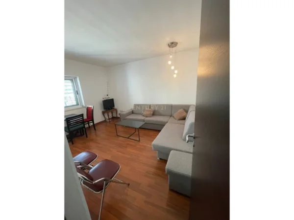Tirane, jepet me qera apartament 1+1 Kati 4, 80 m² 450 € (Irfan tomini)