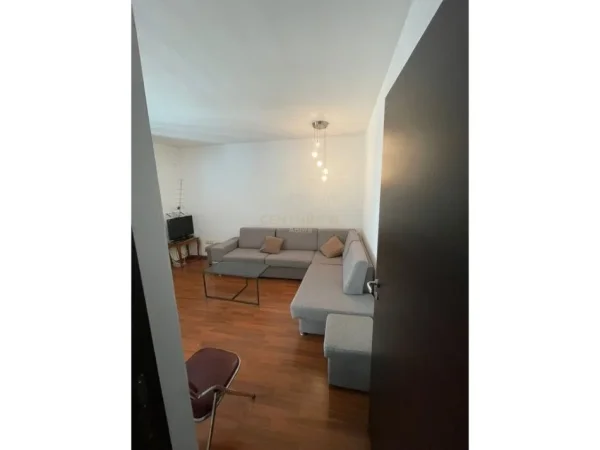Tirane, jepet me qera apartament 1+1 Kati 4, 80 m² 450 € (Irfan tomini)
