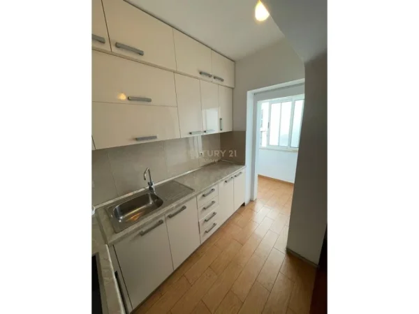 Tirane, jepet me qera apartament 1+1 Kati 4, 80 m² 450 € (Irfan tomini)