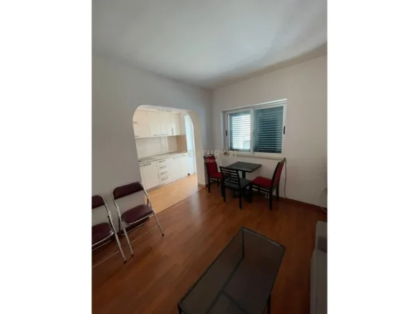 Tirane, jepet me qera apartament 1+1 Kati 4, 80 m² 450 € (Irfan tomini)