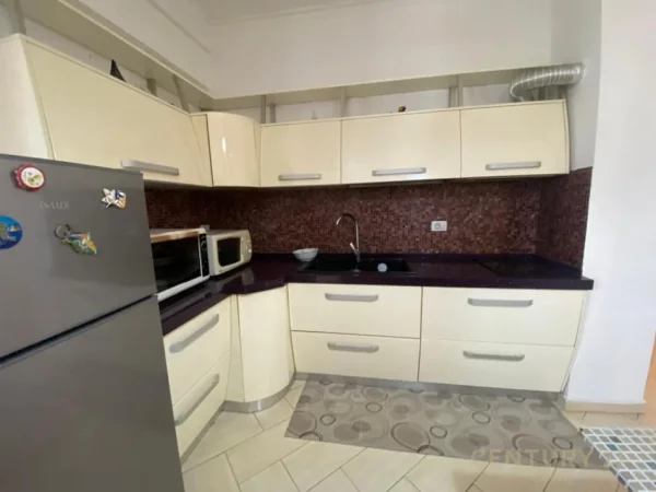 Tirane, jepet me qera apartament 2+1 Kati 2, 80 m² 550 € (Don Bosko)