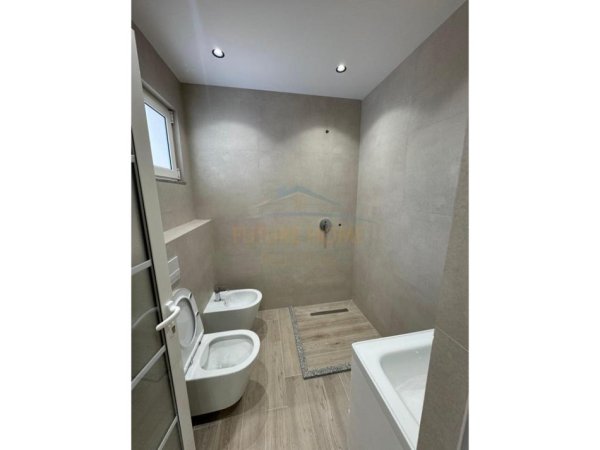 Tirane, shitet apartament 3+1+Ballkon Kati 2, 137 m² 180.000 € (FRESKU)