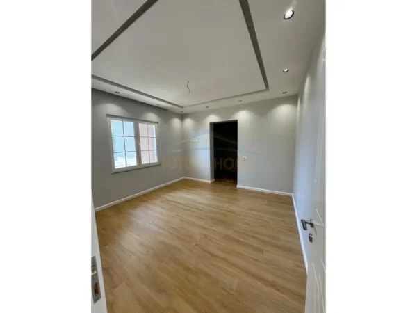 Tirane, shitet apartament 3+1+Ballkon Kati 2, 137 m² 180.000 € (FRESKU)