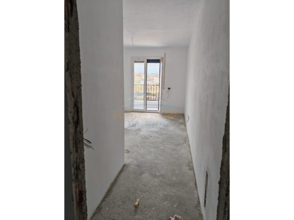 Tirane, shitet apartament 1+1 Kati 3, 72 m² 103.000 € (Paskuqan)