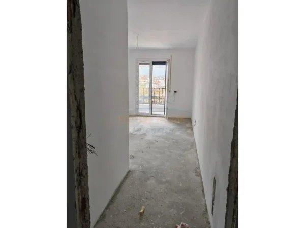 Tirane, shitet apartament 1+1 Kati 3, 72 m² 103.000 € (Paskuqan)
