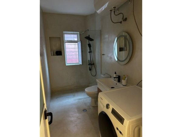 Tirane, jepet me qera apartament 1+1 Kati 5, 60 m² 600 € (Rruga Irfan Tomini)